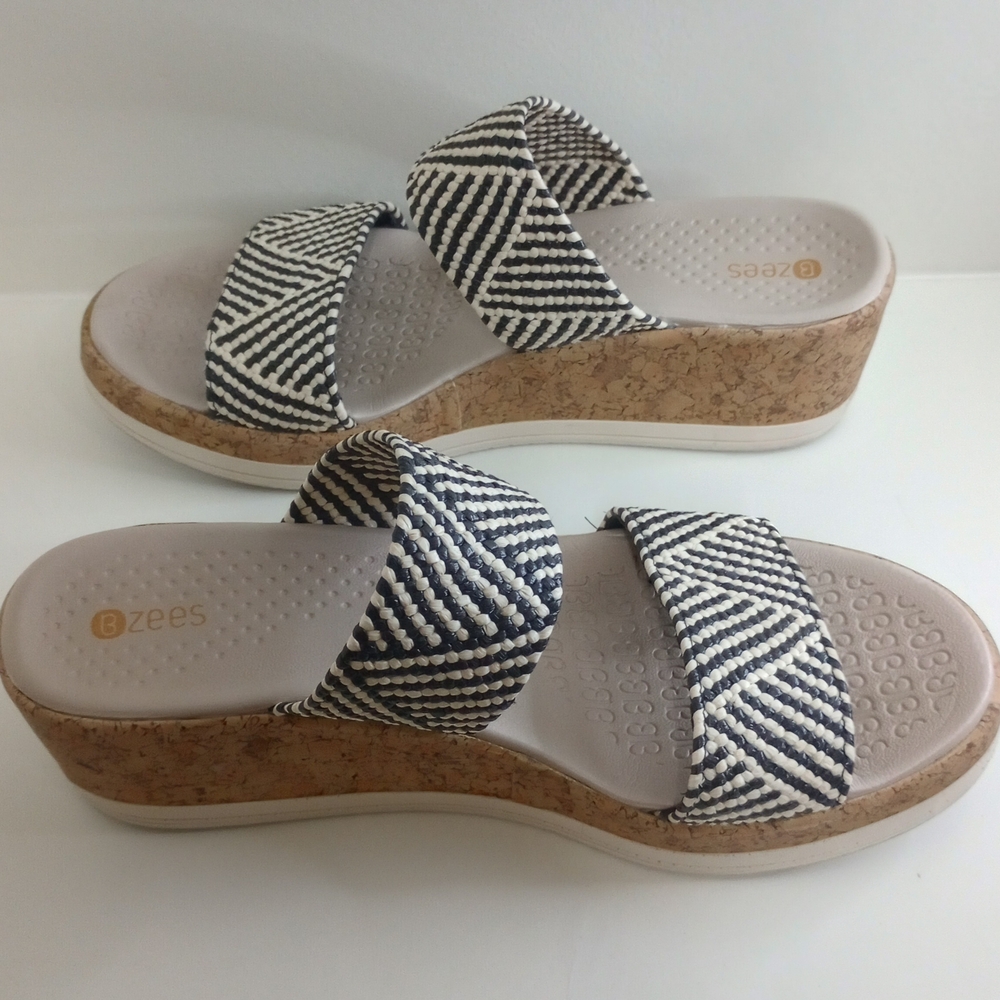 Women's Causal Wedge Sandals With Black + White Woven Straps - Like New! - Picture 6 of 7